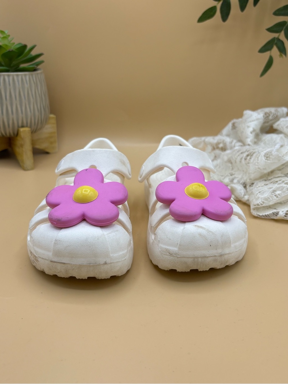 Crocs Girls C8 White Strappy Sandals Pink Flower Daisy Toddler Shoes